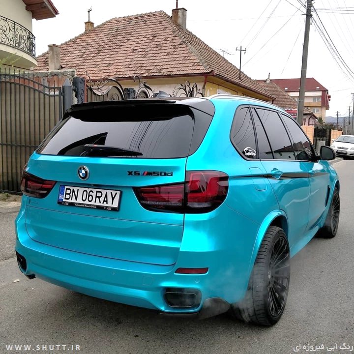 خودرو آبی فیروه ای