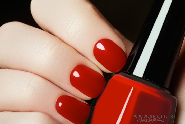 لاک ناخن قرمز ونیزی